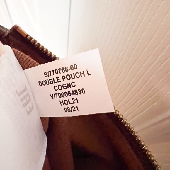 ✨ NWT ✨ - Banana Republic - Suede Bag with adjustable strap - Picture 12 of 15